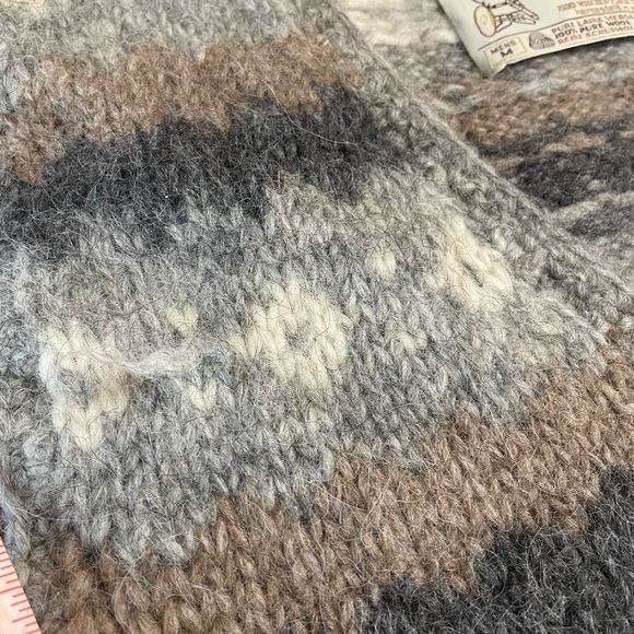 Hilda Ltd Icelandic Faire Isle 100% Wool Vest - Picture 10 of 10